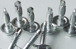 不同自攻螺釘?shù)牟煌饔?/></p><p>　　自攻螺釘是一種用于連接金屬板的螺釘，它的種類有很多，比如自攻銷緊螺釘、墻板自攻螺釘、自鉆自攻螺釘、盤頭和六角頭自攻螺釘?shù)鹊?，每種自攻螺釘都有不同的用途，下面具體介紹一下它們。</p><p>　　1、自攻銷緊螺釘也多用于薄的金屬板之間的連接。其螺紋為具有弧形三角截面的普通螺紋，螺紋表面也具有較高的硬度，故在連接時，螺釘也可在被連接件的螺紋底孔中攻出內(nèi)螺紋，從而形成連接。這種螺釘?shù)奶攸c是具有低擰入力矩和高鎖緊性能，比普通自攻螺釘具有更好的工作性能，并可代替機器螺釘使用。</p><p>　　2、墻板自攻螺釘用于石膏墻板等和金屬龍骨之間的連接。其螺紋為雙頭螺紋，螺紋表面也具有很高的硬度(≥HRC53)，能在不制出預制孔的條件下，快速擰入龍骨中，從而形成連接。</p><p>　　3、自鉆自攻螺釘與普通自攻螺釘不同之處是普通自攻螺釘在連接時，須經(jīng)過鉆孔(鉆螺紋底孔)和攻絲(包括緊固連接)兩道工序;而自鉆自攻螺釘在連接時，就將鉆孔和攻絲兩道工序合并一次完成。它先用螺釘前面的鉆頭進行鉆孔，接著就用螺釘進行攻絲(包括緊固連接)，節(jié)約施工時間，提高施工效率。</p><p>　　4、盤頭和六角頭自攻螺釘適用于鉆頭允許露出的場合，六角頭自攻螺釘可比盤頭自攻螺釘隨較大的力矩。沉頭和內(nèi)六角花形自攻螺釘適用于釘頭不允許露出的場合，內(nèi)六角花形自攻螺釘可比沉靜頭自攻螺釘承受較大的力矩;半沉靜頭自攻螺釘適用于釘頭允許輕微露出的場合。自攻螺釘?shù)难b拆時，開槽自攻螺釘需用一字形螺釘旋具，十字槽自攻螺釘需用十字形螺釘旋具，內(nèi)六角花形自攻螺釘需用內(nèi)六角花形扳手，六角頭自攻螺釘需用呆扳手、梅花扳手、套筒扳手或活扳手。</p>
            </div>
			<div   id=