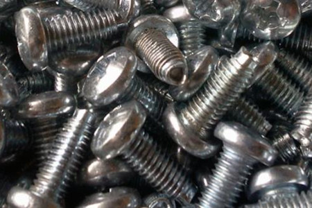 三角螺釘斷裂原因？材料質(zhì)量差是常見原因！